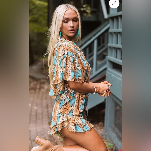 Oliváceos RADIANT REVEAL SNAKE
PRINT ROMPER Bohemian Print Jumpsuit Size: S - Picture 5 of 17